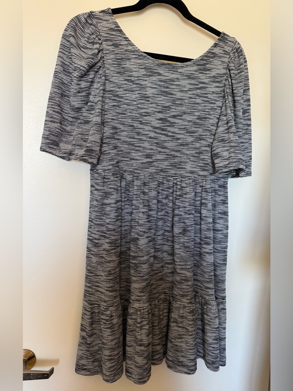 Daily Practice Short Sleeve Black & White Criss Cross Open Back Dress in M